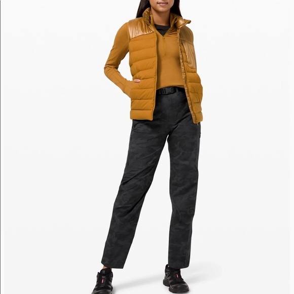 Lululemon Break a Trail Pant in Camo - Picture 2 of 8